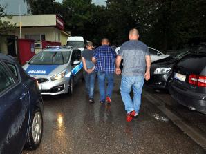 [VIDEO] Areszt dla podejrzanego o pozostawienie przedmiotu, który eksplodował w jednym z bloków w Warszawie