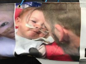 [VIDEO] W szpitalu Alfiego patroszono dzieci. Handlowano wycinaną dzieciom grasicą. Oni ukrywają coś wielkiego - słyszymy na nagraniu, które miało powstać pod szpitalem w Liverpoolu. Media ujawniają wstrząsające fakty!