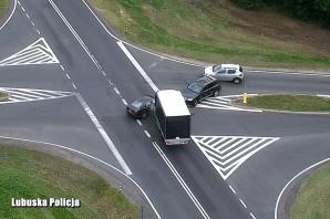 [VIDEO] Policyjny dron zarejestrował wypadek drogowy