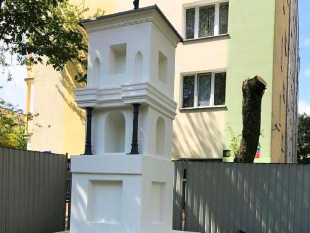Odrestaurowana wolska kapliczka w nowej lokalizacji